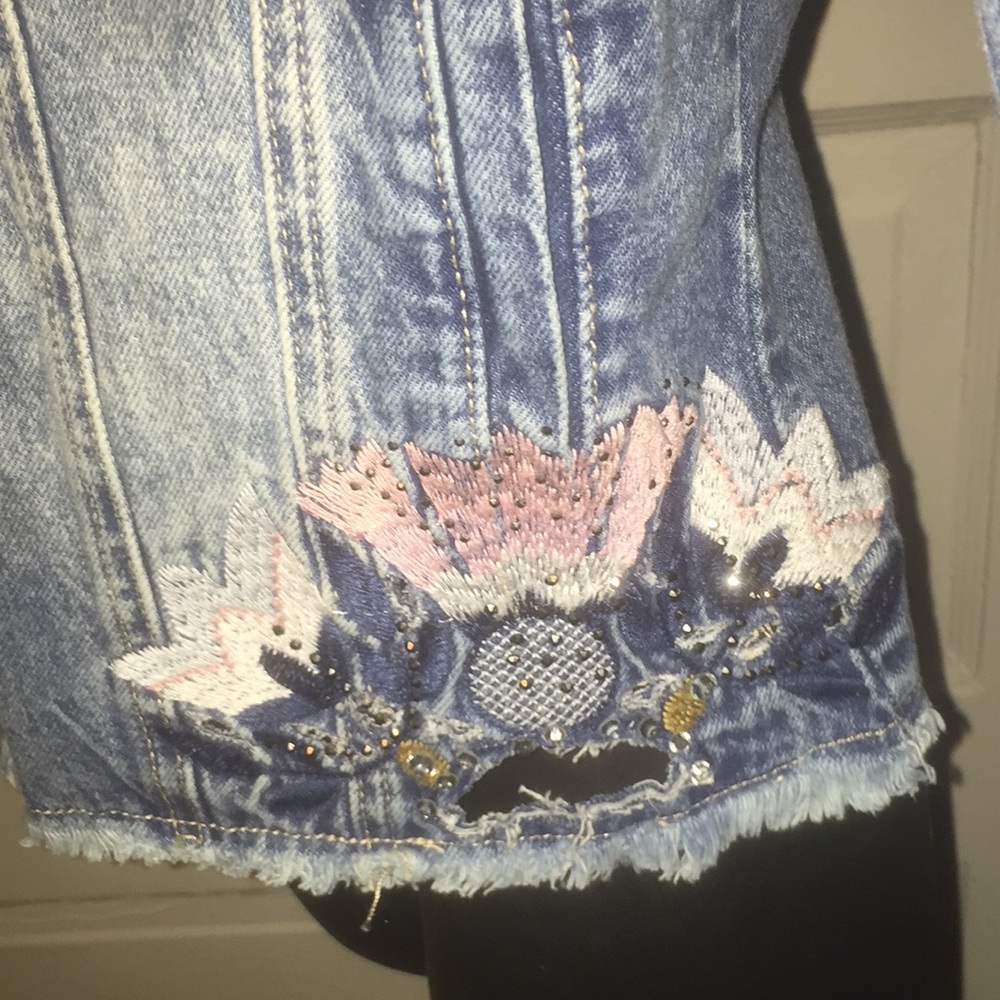 Amazing Jean jacket - Picture 2 of 6